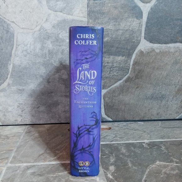 Chris Colfer Land of Stories The Enchantress Returns #2 Hardcover 1st Ed book - Picture 2 of 7